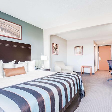 Wingate by Wyndham Gillette Hotell Exteriör bild