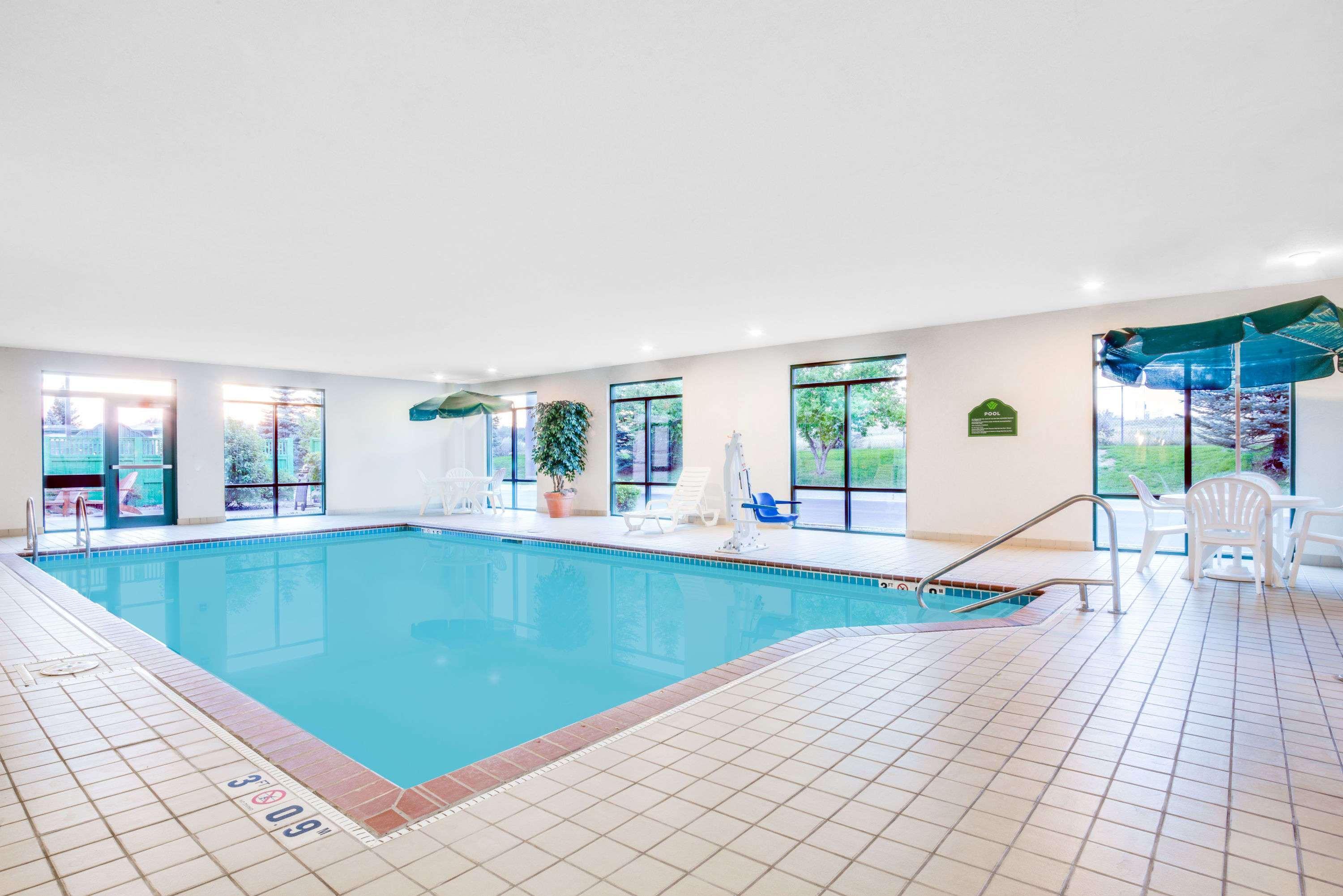 Wingate by Wyndham Gillette Hotell Exteriör bild