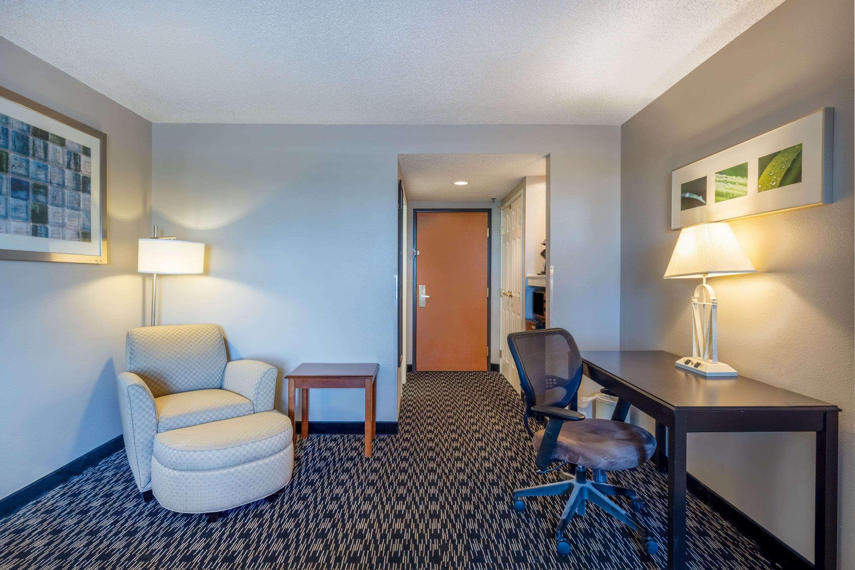 Wingate by Wyndham Gillette Hotell Exteriör bild