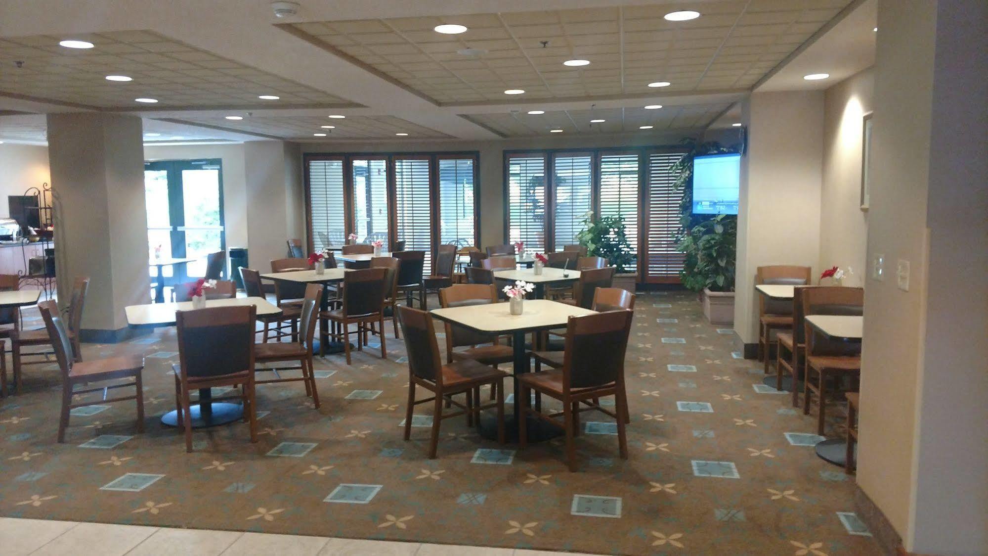 Wingate by Wyndham Gillette Hotell Exteriör bild